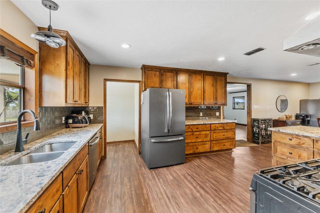 1192 County Road 138, Giddings, TX 78942