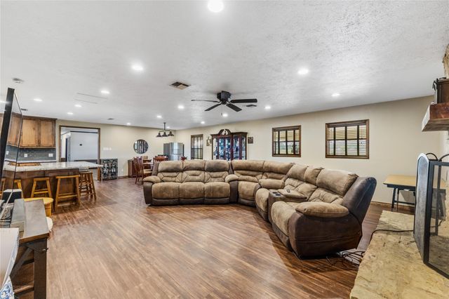 1192 County Road 138, Giddings, TX 78942