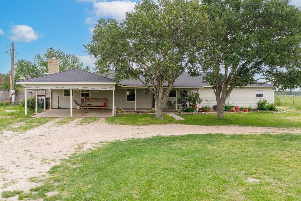 1192 County Road 138, Giddings, TX 78942