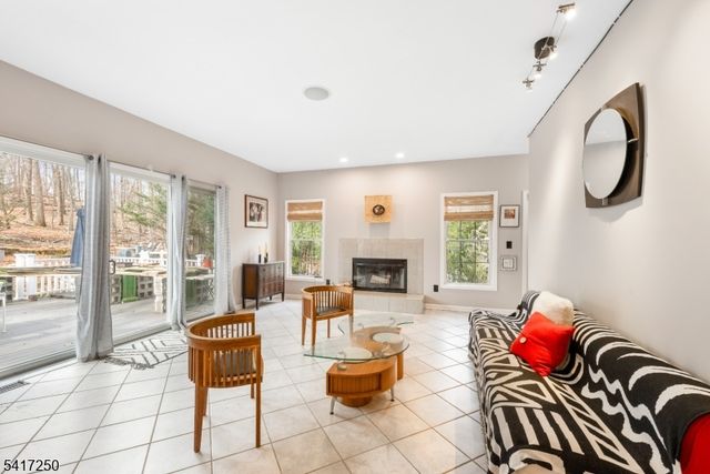 5 Teakwood Ct, Jefferson Twp., NJ 07849