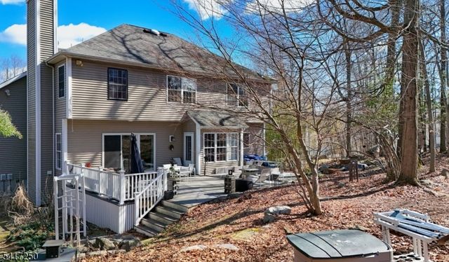 5 Teakwood Ct, Jefferson Twp., NJ 07849