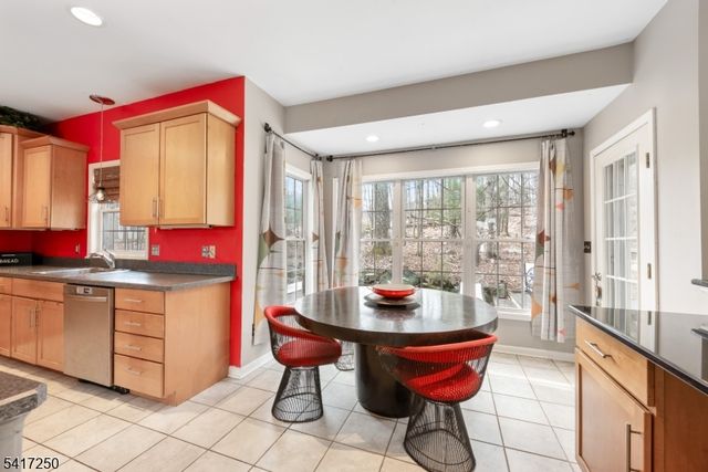 5 Teakwood Ct, Jefferson Twp., NJ 07849