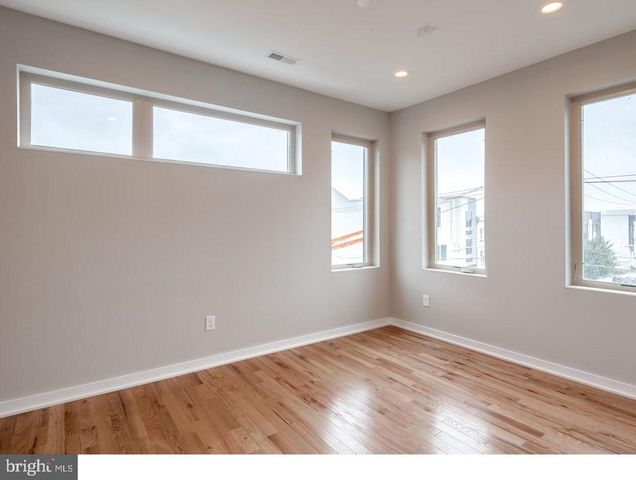 1842 E CUMBERLAND ST, Philadelphia, PA 19125