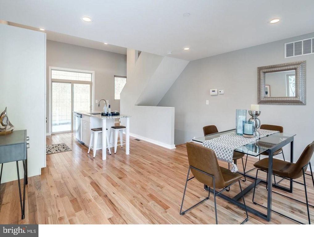 1842 E CUMBERLAND ST, Philadelphia, PA 19125