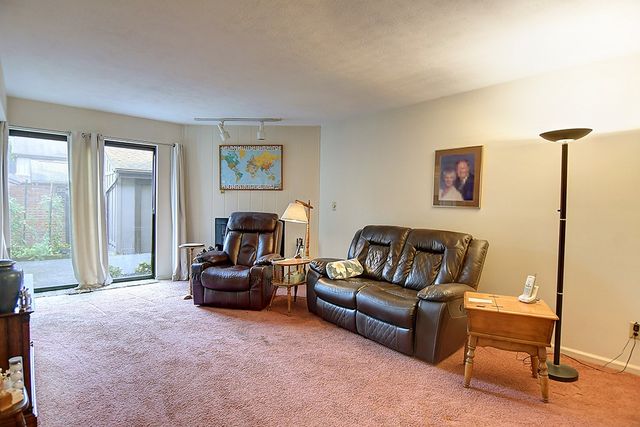 6069 N Quinella Way, Centerville, OH 45459