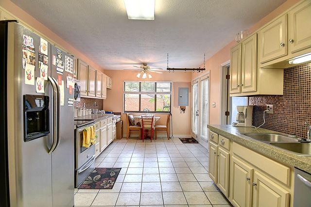 6069 N Quinella Way, Centerville, OH 45459