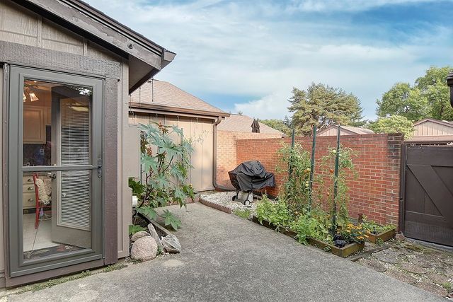 6069 N Quinella Way, Centerville, OH 45459