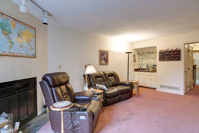 6069 N Quinella Way, Centerville, OH 45459