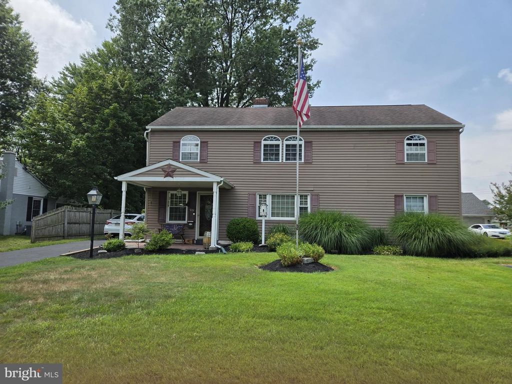 1031 CARDINAL RD, Norristown, PA 19403