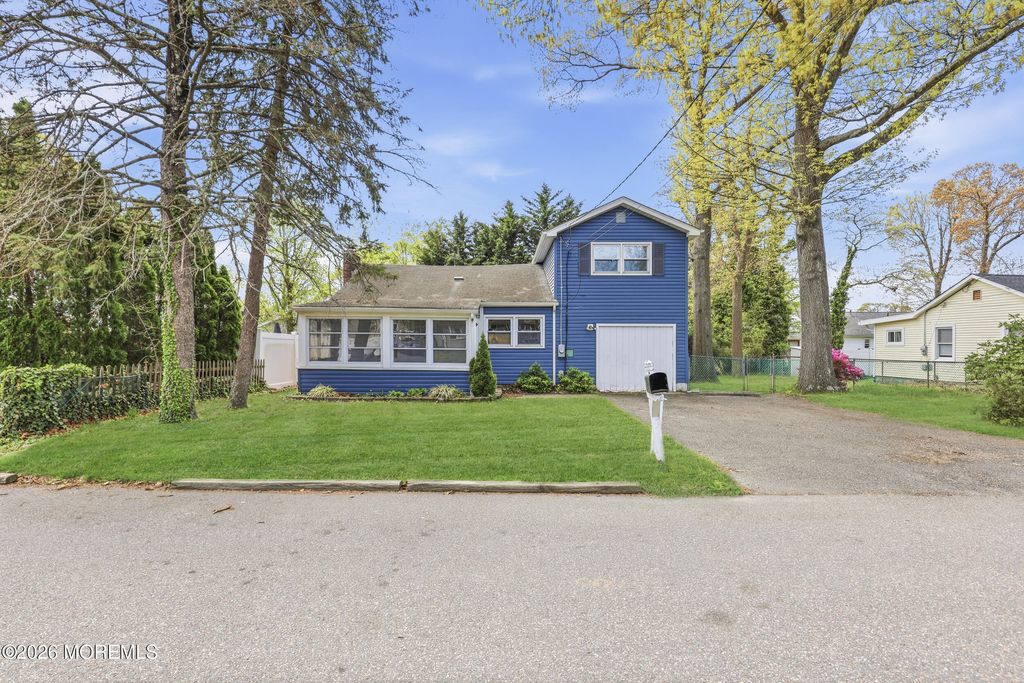 5 Rickard Court, Toms River, NJ 08753