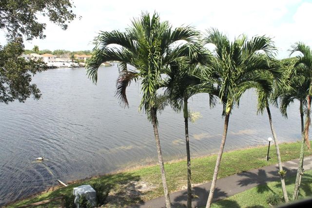 1100 Colony Point Circle 314, Pembroke Pines, FL 33026
