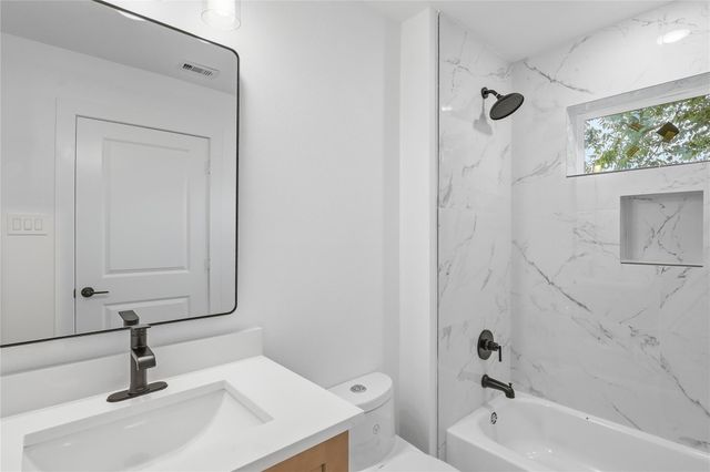 318 Walthall Drive F, Houston, TX 77022