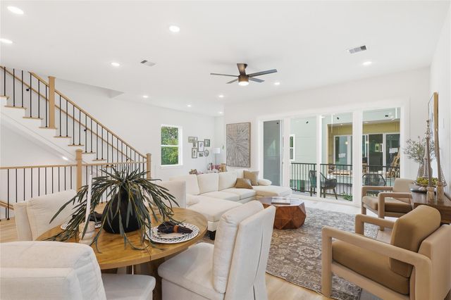 318 Walthall Drive F, Houston, TX 77022