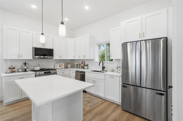 318 Walthall Drive F, Houston, TX 77022