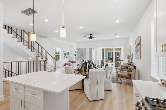 318 Walthall Drive F, Houston, TX 77022