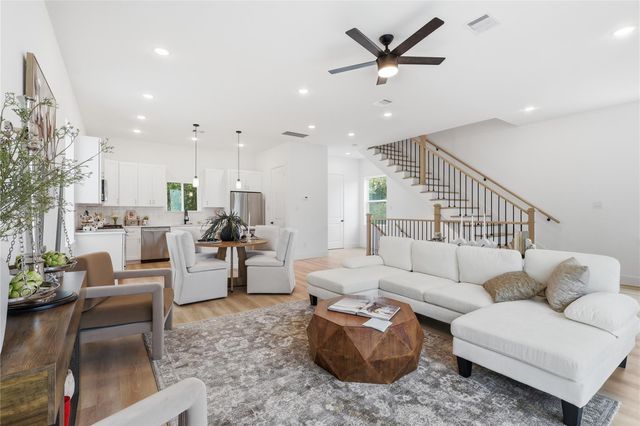 318 Walthall Drive F, Houston, TX 77022
