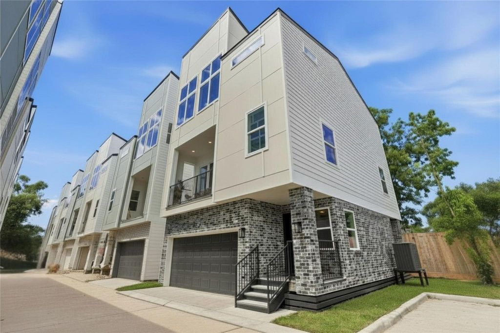 318 Walthall Drive F, Houston, TX 77022