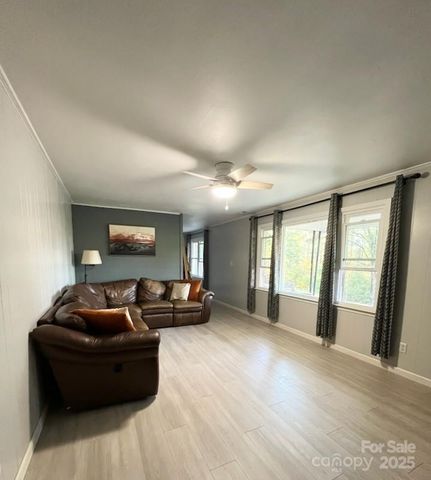 942 Hicks Chapel Loop, Marion, NC 28752