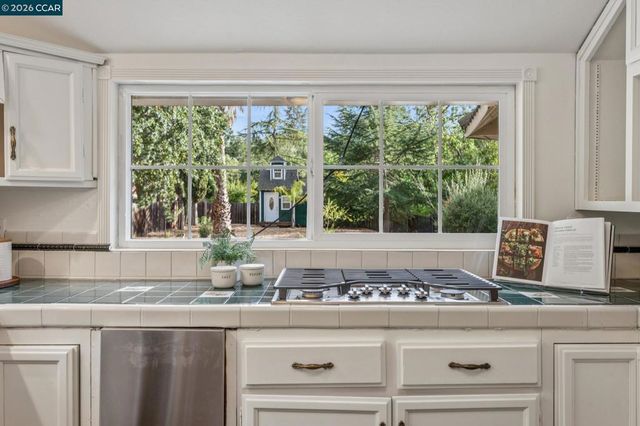 3386 Cowell Rd, Concord, CA 94518