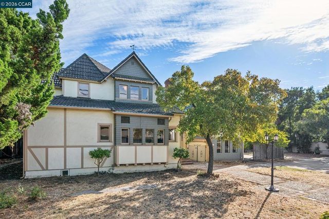 3386 Cowell Rd, Concord, CA 94518