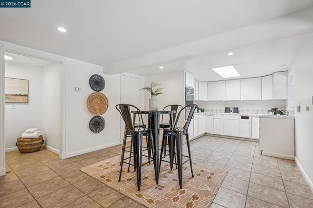 3386 Cowell Rd, Concord, CA 94518