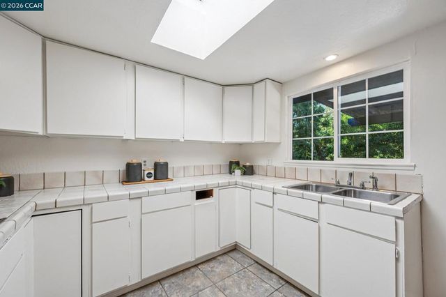 3386 Cowell Rd, Concord, CA 94518