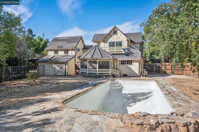 3386 Cowell Rd, Concord, CA 94518