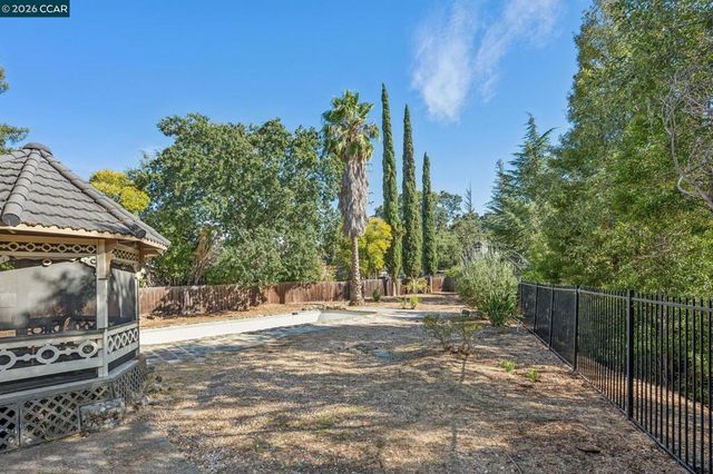 3386 Cowell Rd, Concord, CA 94518