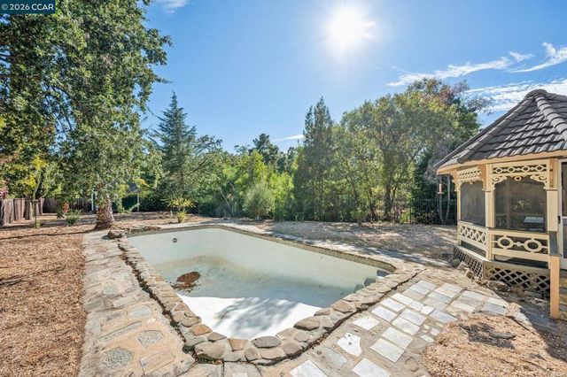 3386 Cowell Rd, Concord, CA 94518