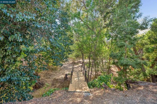 3386 Cowell Rd, Concord, CA 94518