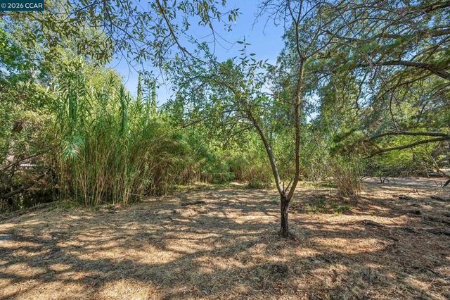 3386 Cowell Rd, Concord, CA 94518