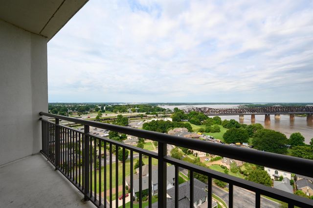 717 S Riverside Dr Apt 1505, Memphis, TN 38103