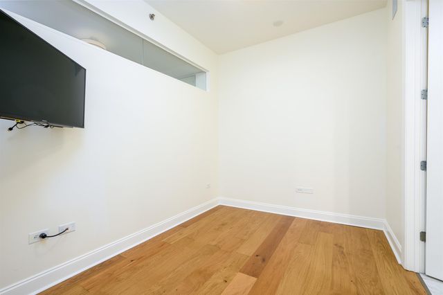 717 S Riverside Dr Apt 1505, Memphis, TN 38103