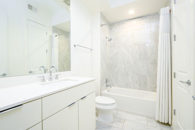 717 S Riverside Dr Apt 1505, Memphis, TN 38103