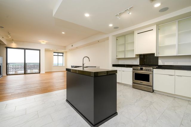 717 S Riverside Dr Apt 1505, Memphis, TN 38103