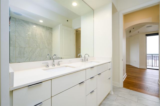 717 S Riverside Dr Apt 1505, Memphis, TN 38103