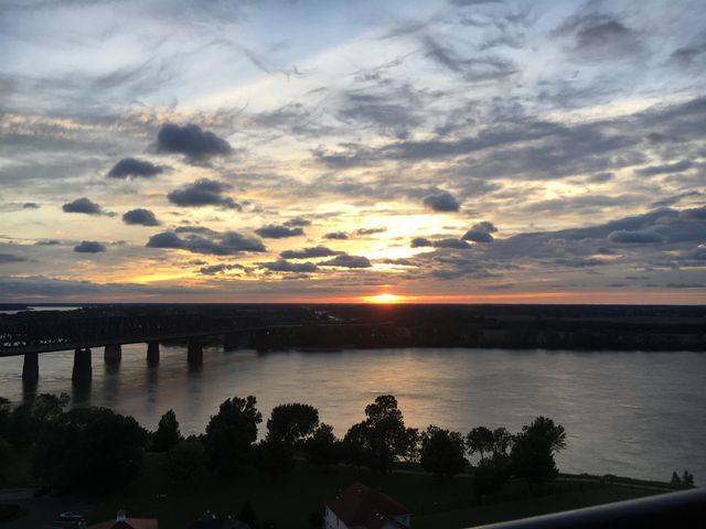 717 S Riverside Dr Apt 1505, Memphis, TN 38103