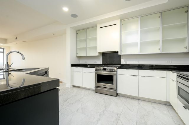 717 S Riverside Dr Apt 1505, Memphis, TN 38103