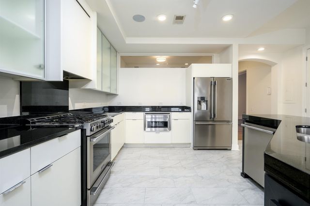 717 S Riverside Dr Apt 1505, Memphis, TN 38103
