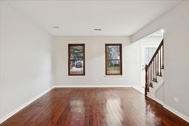 20 S Parliament Way, Mundelein, IL 60060