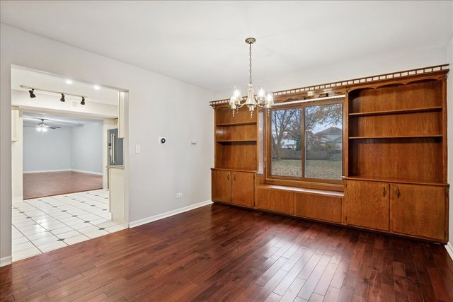 20 S Parliament Way, Mundelein, IL 60060