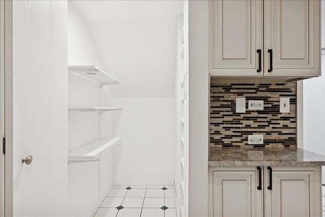 20 S Parliament Way, Mundelein, IL 60060