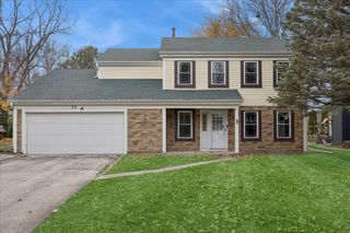 20 S Parliament Way, Mundelein, IL 60060