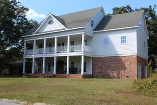 726 Wiggins Circle, Pascagoula, MS 39581