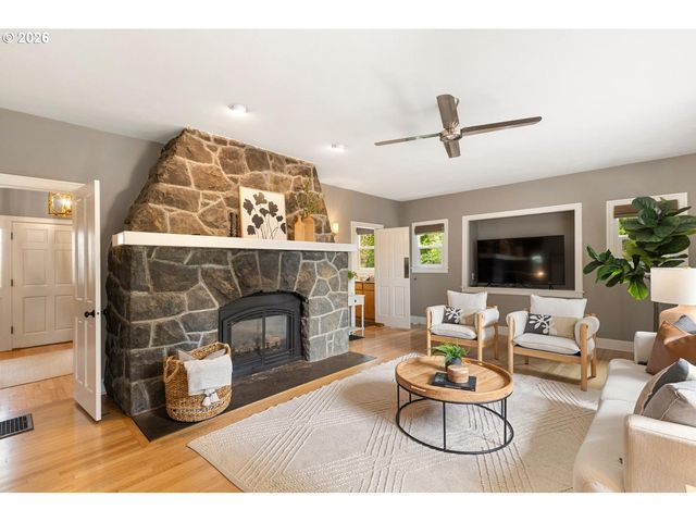 15939 TWIN FIR Rd, Lake Oswego, OR 97035