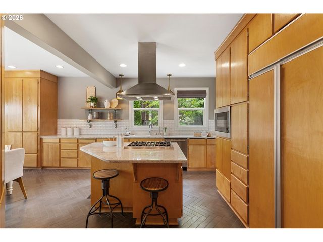 15939 TWIN FIR Rd, Lake Oswego, OR 97035