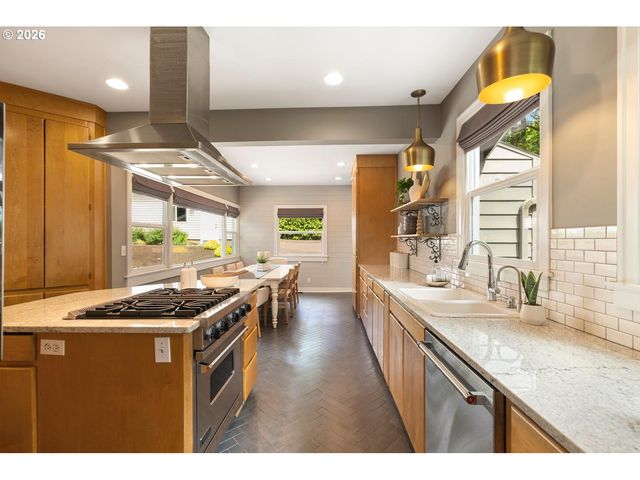 15939 TWIN FIR Rd, Lake Oswego, OR 97035