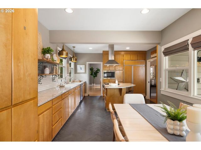 15939 TWIN FIR Rd, Lake Oswego, OR 97035