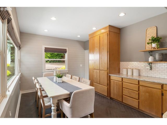 15939 TWIN FIR Rd, Lake Oswego, OR 97035