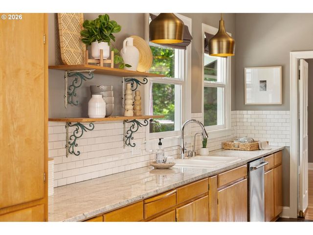 15939 TWIN FIR Rd, Lake Oswego, OR 97035